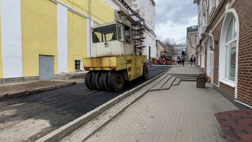 В Кирове продолжают ремонтировать дороги
